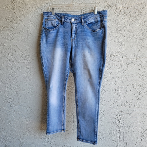 🟣TIME TRU JEANS Size 18 High Rise Stretch Plus Straigh Leg Cut off - Picture 3 of 7